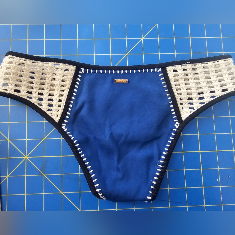 Victoria's Secret Crochet Bikini Bottom, Size XS - Picture 2 of 5